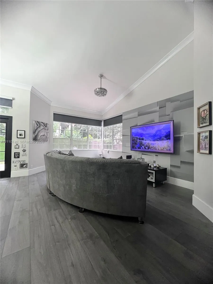 1371 Bayview Circle