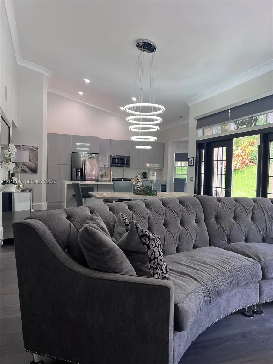 1371 Bayview Circle