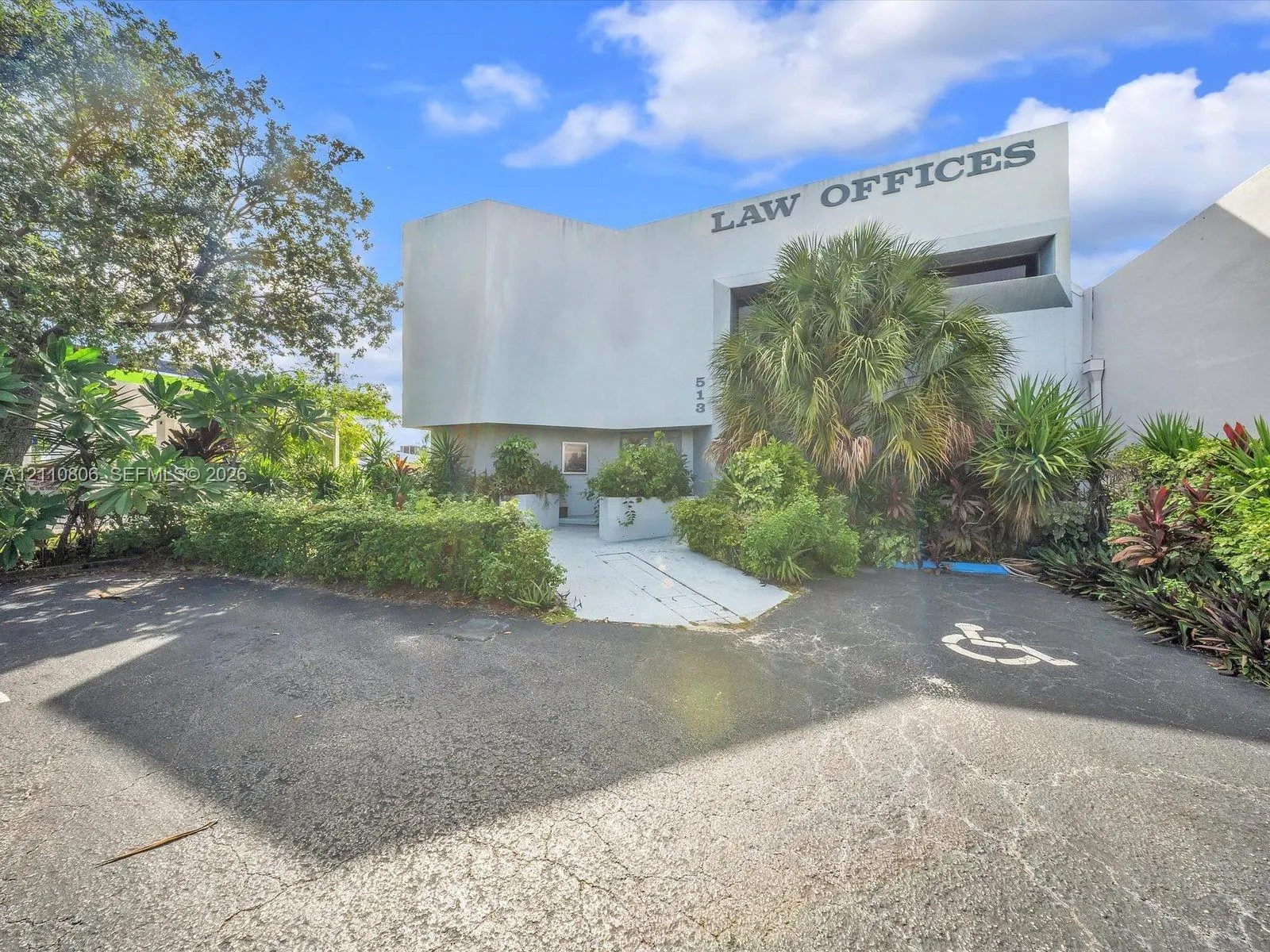 513 N State Road 7