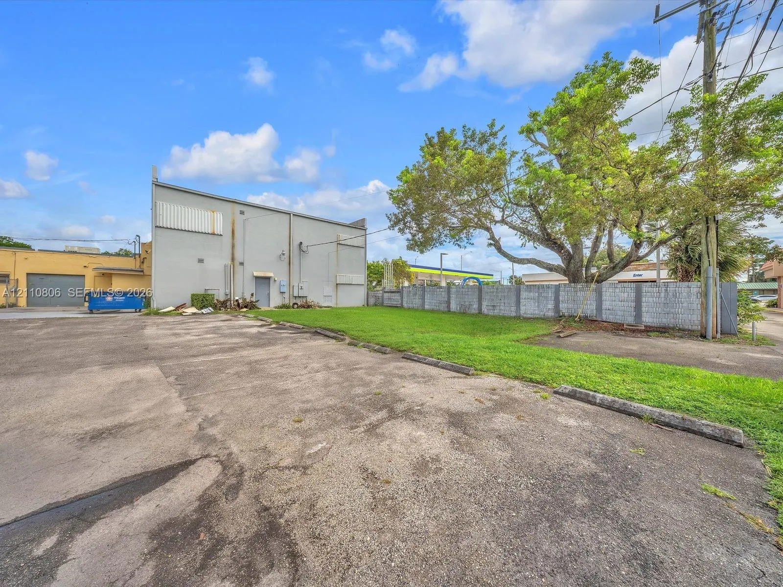 513 N State Road 7