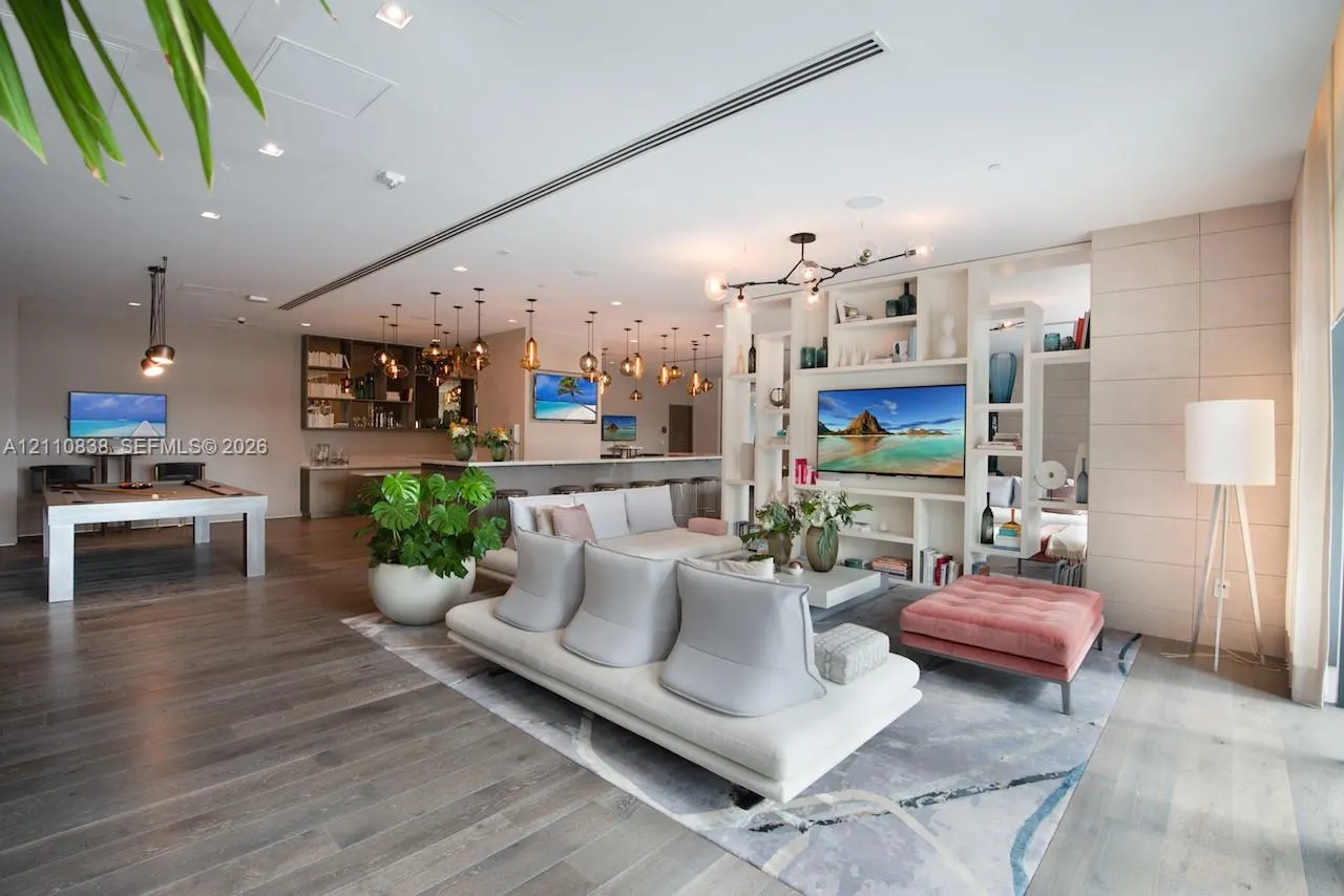 650 NE 32nd Street #3504