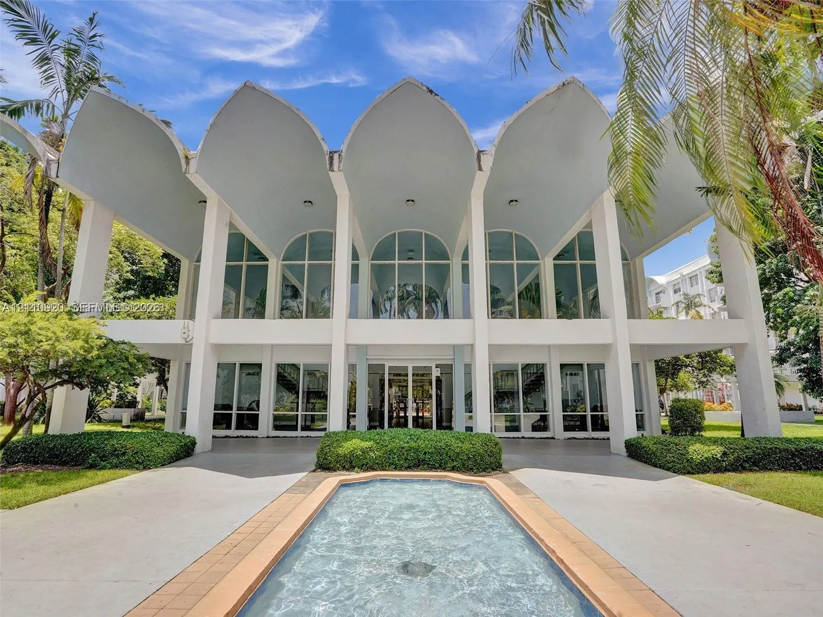 486 NW 165th St Road #B-305