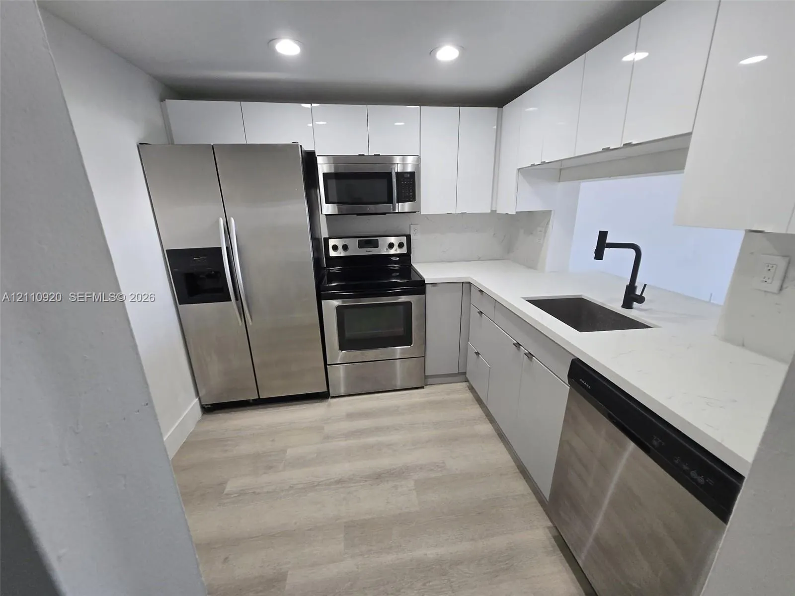 486 NW 165th St Road #B-305