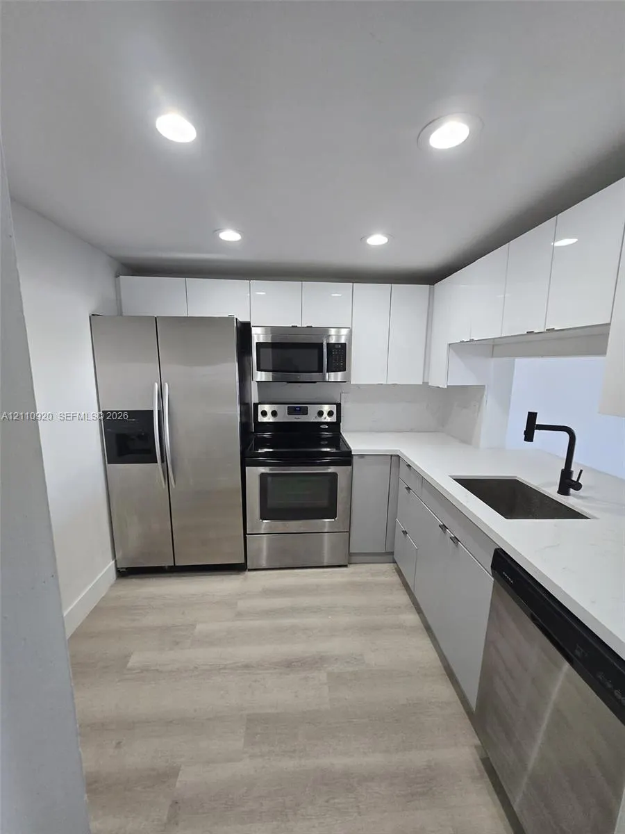 486 NW 165th St Road #B-305