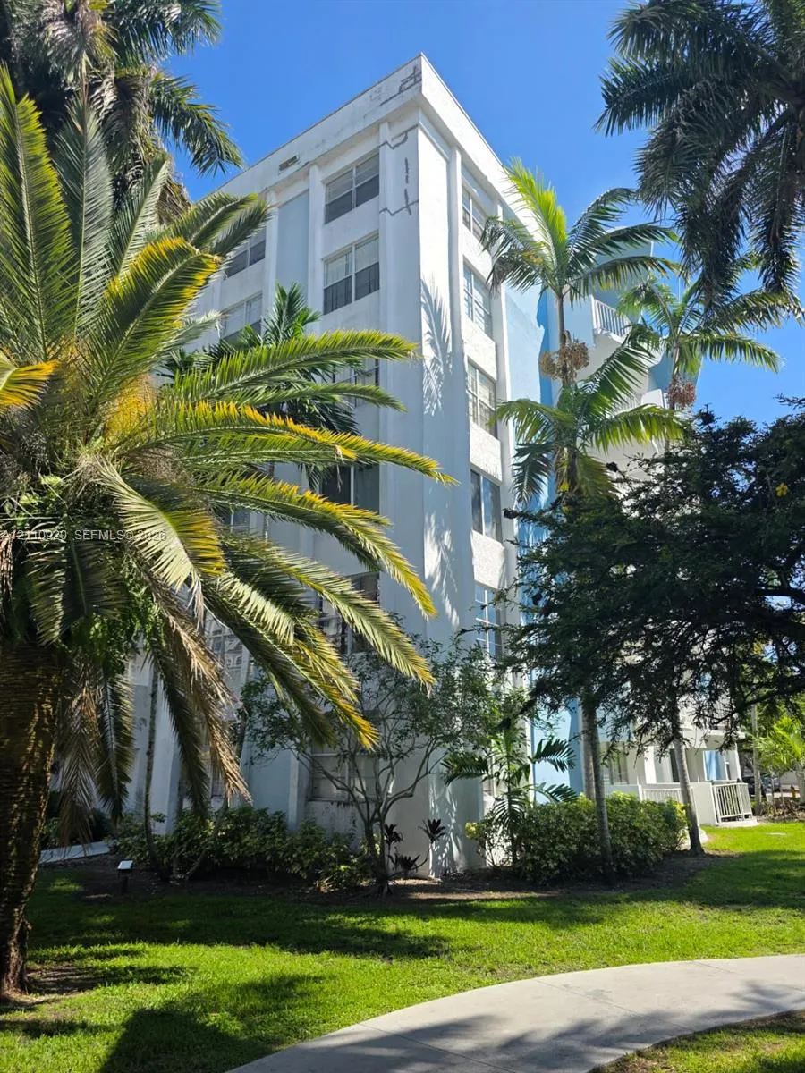 486 NW 165th St Road #B-305