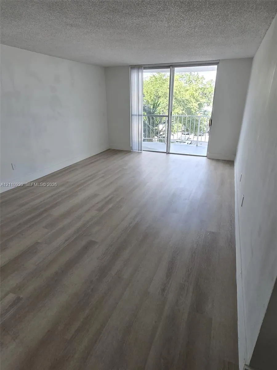 486 NW 165th St Road #B-305