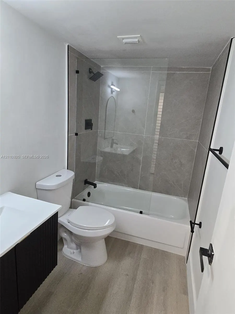 486 NW 165th St Road #B-305