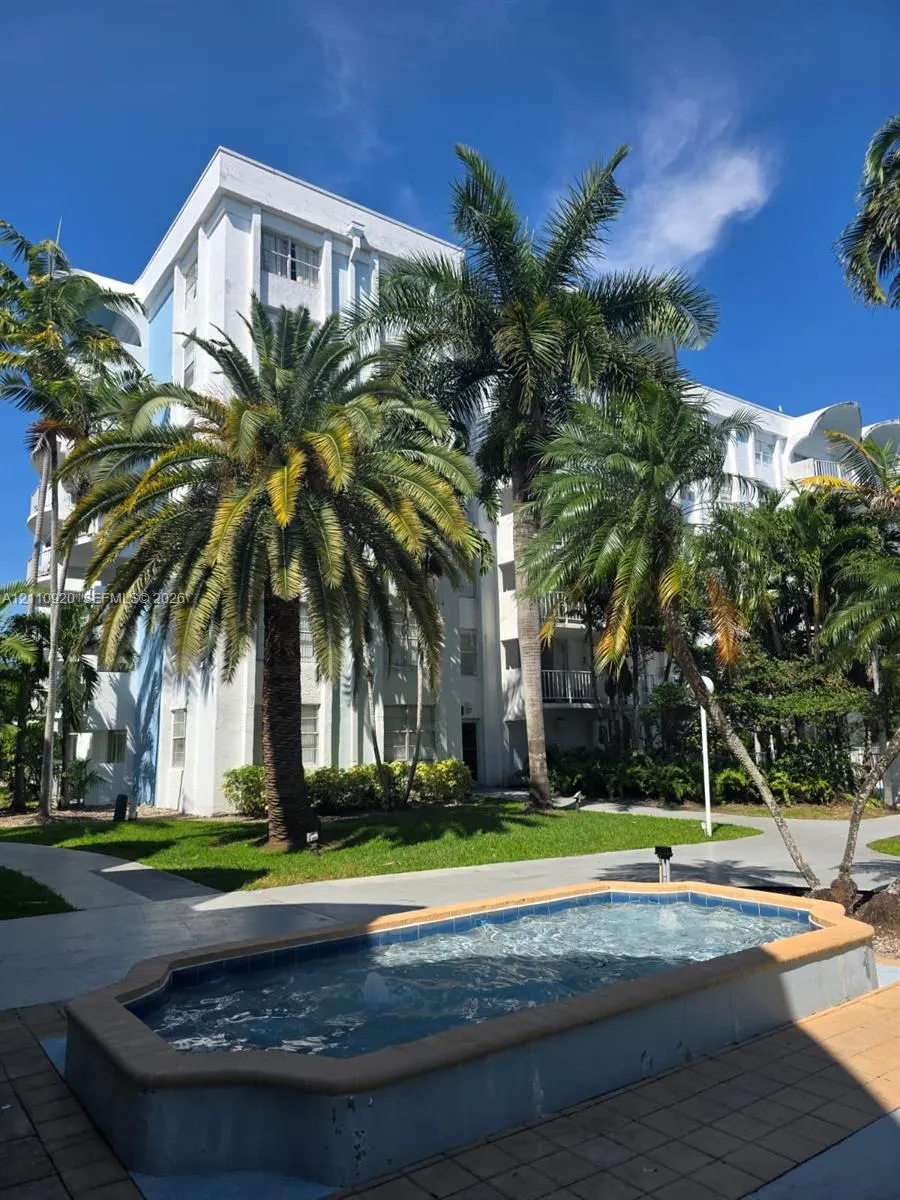 486 NW 165th St Road #B-305