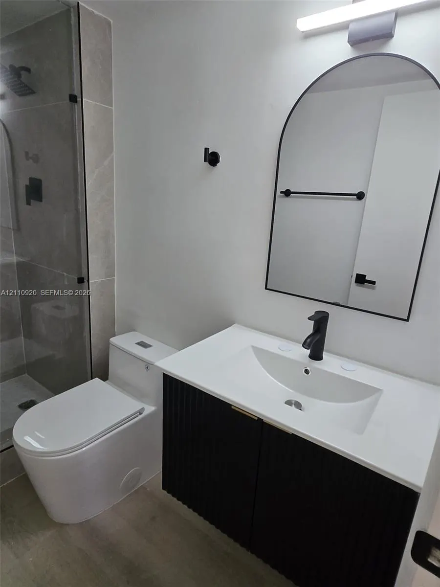 486 NW 165th St Road #B-305