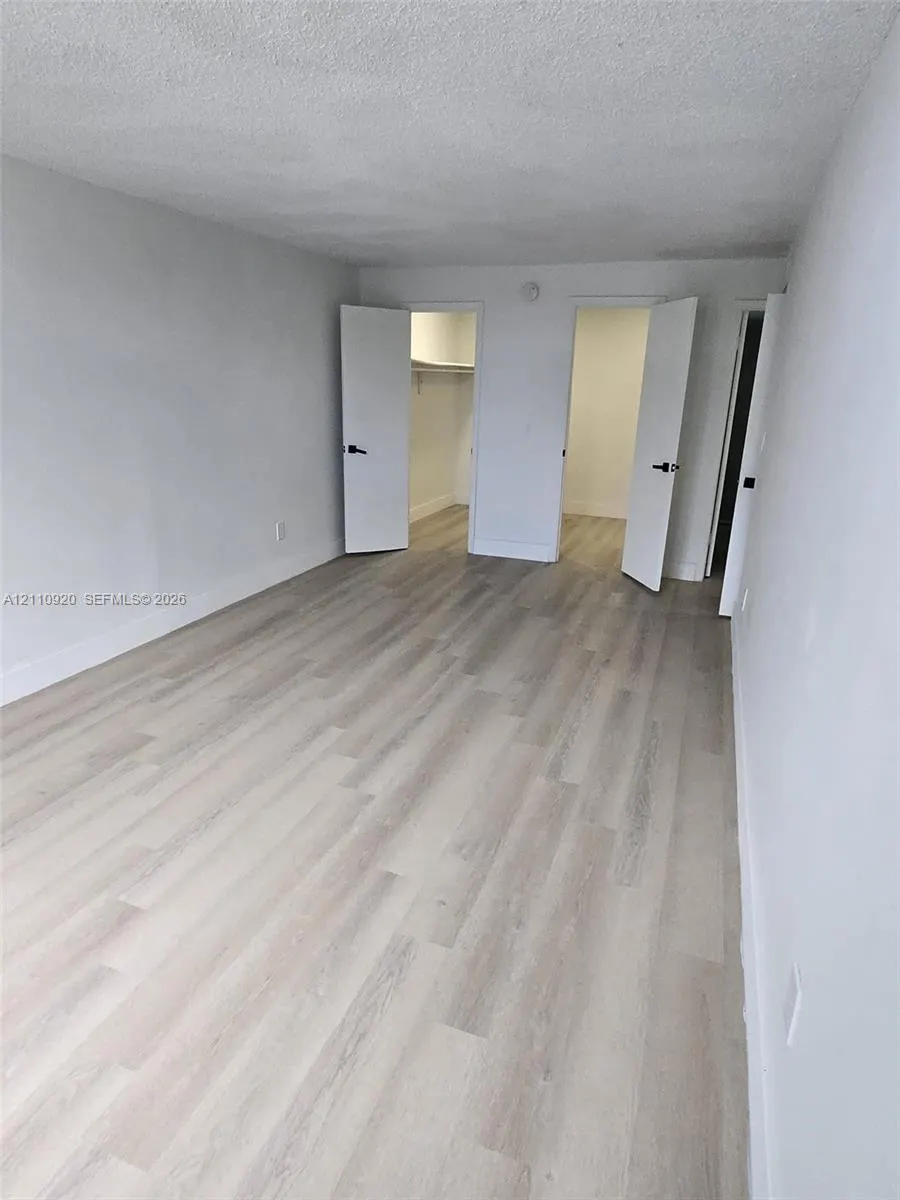 486 NW 165th St Road #B-305