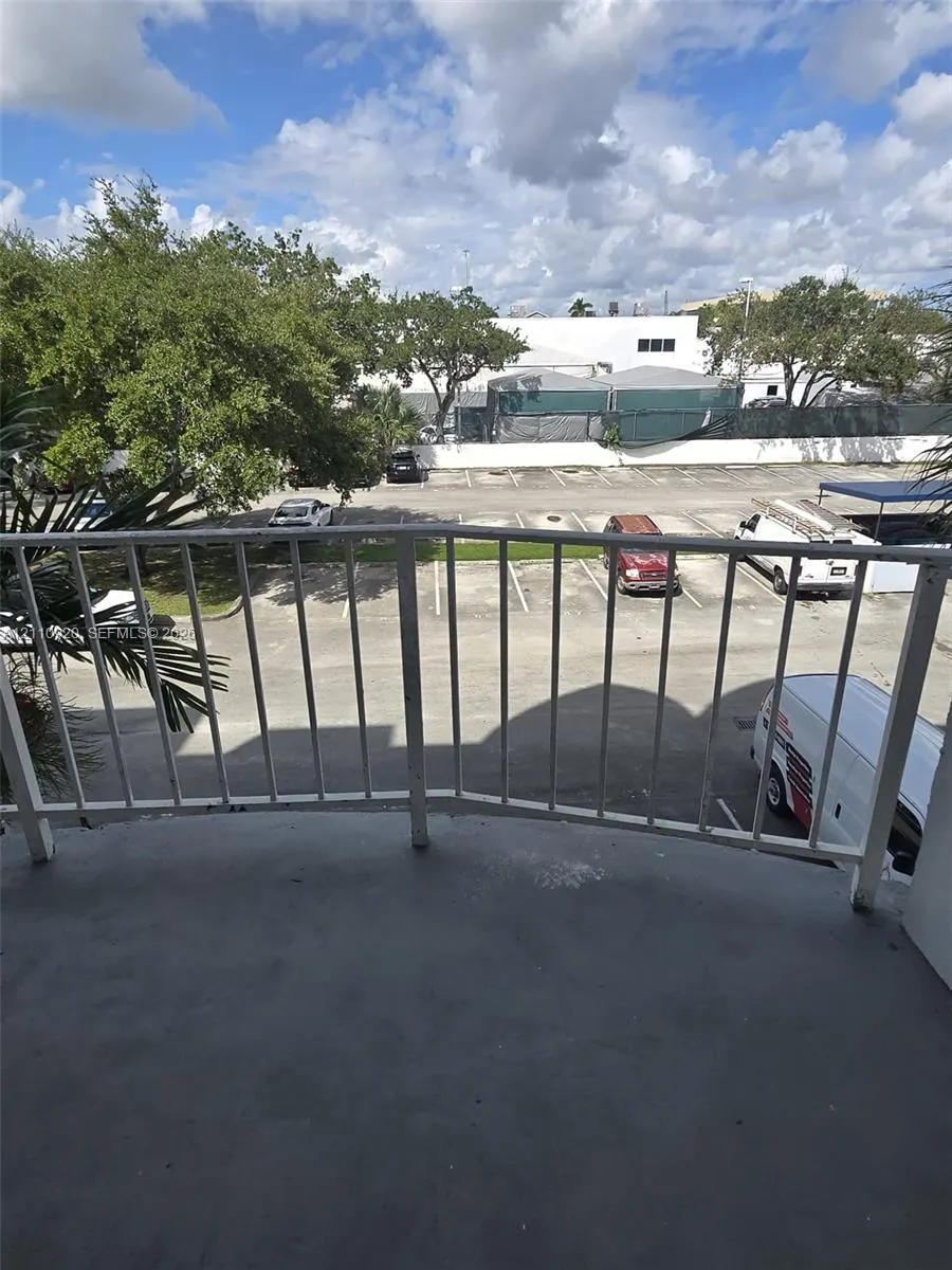 486 NW 165th St Road #B-305