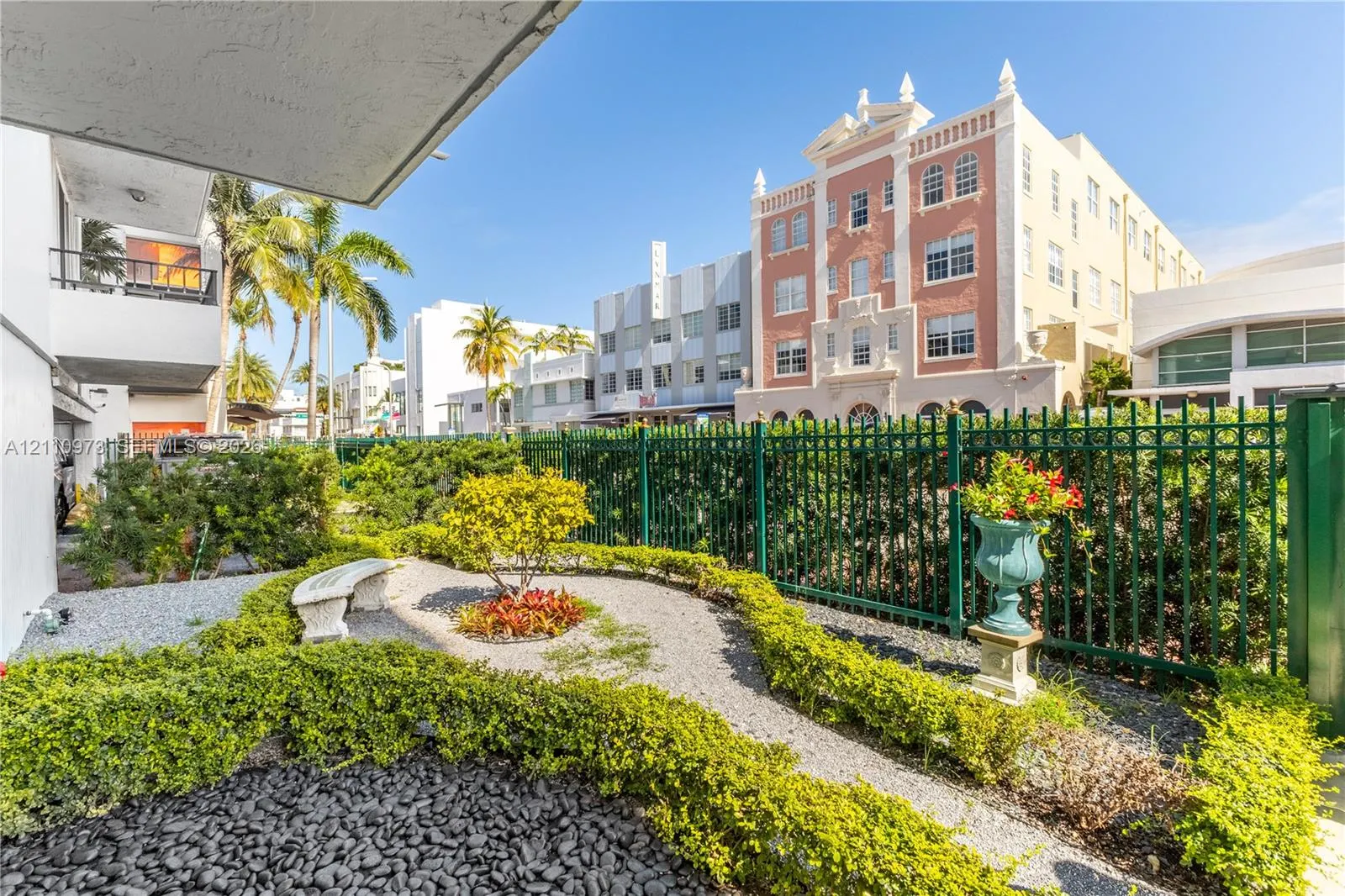 720 Collins Avenue #704