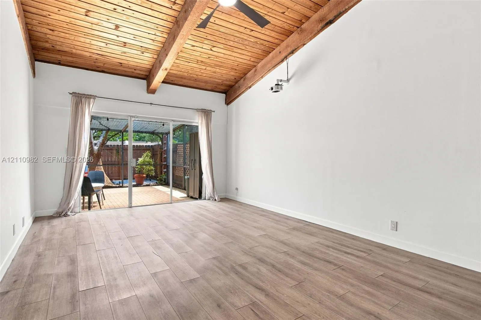2221 Buttonwood Avenue