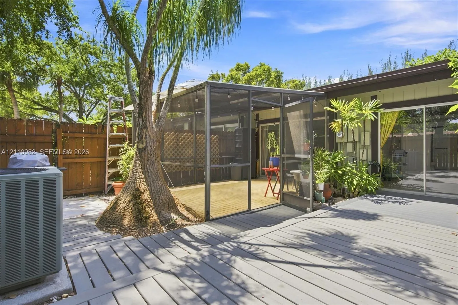 2221 Buttonwood Avenue