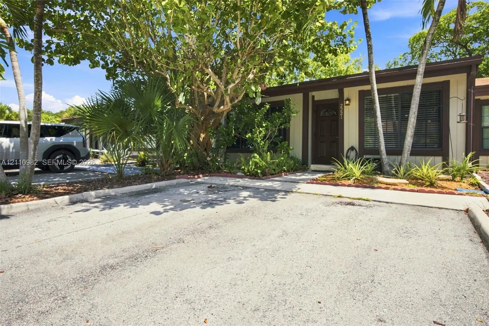 2221 Buttonwood Avenue