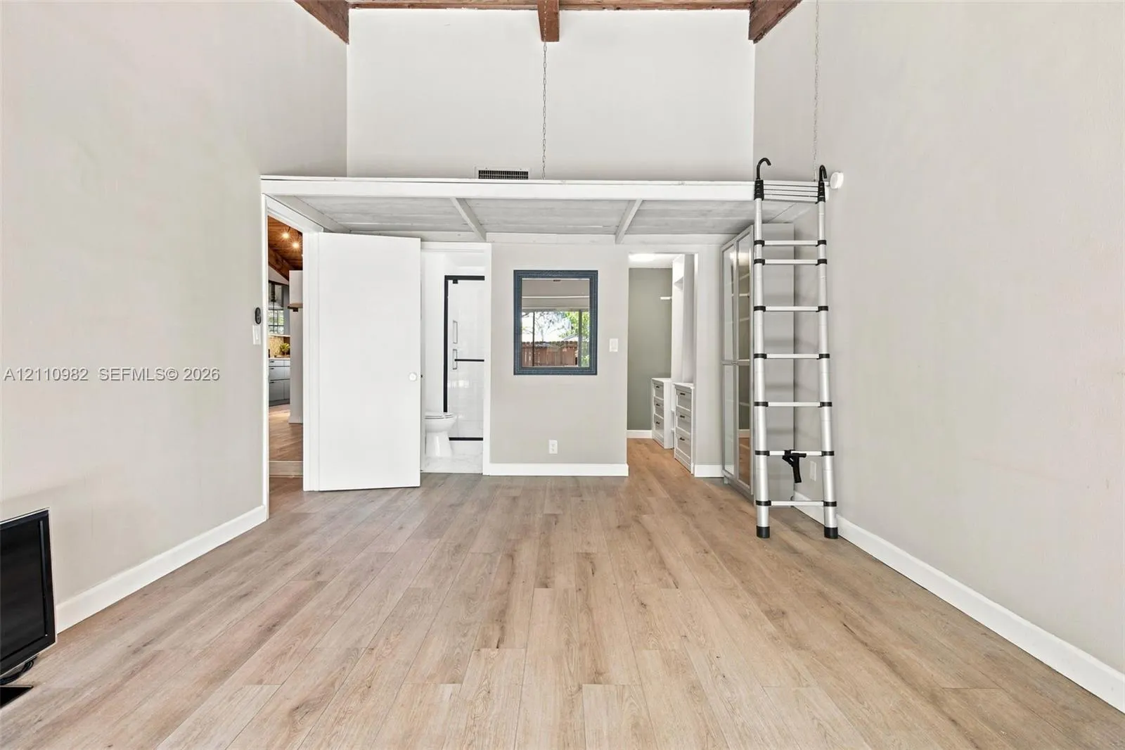 2221 Buttonwood Avenue