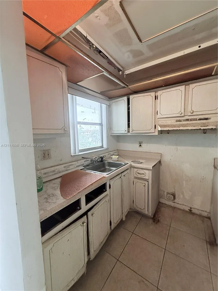 8600 Sunrise Lakes Boulevard #312