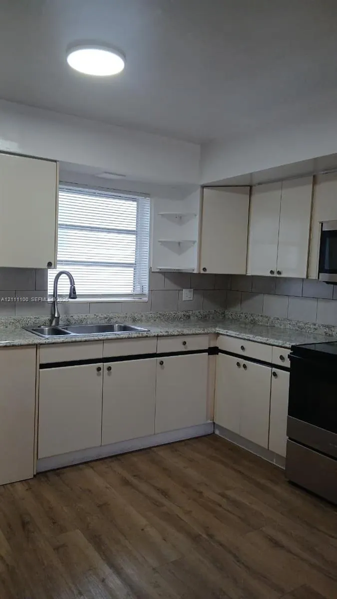 325 NE 2nd Street #4