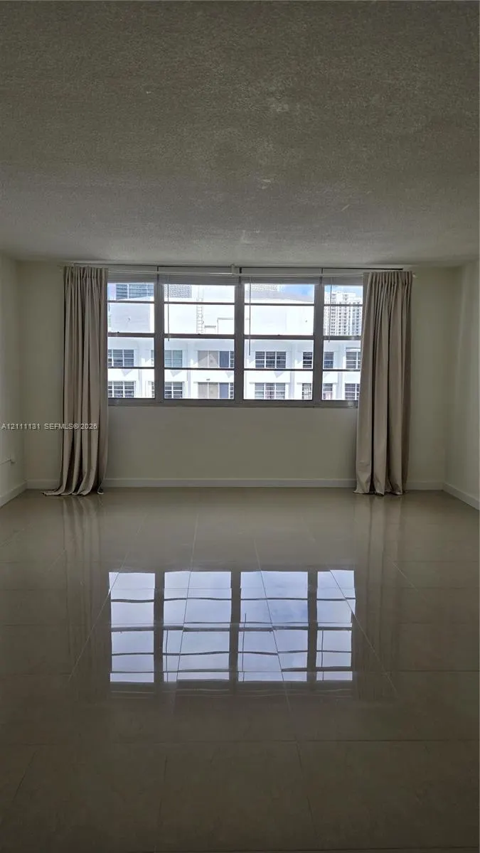999 Brickell Bay Drive #2006