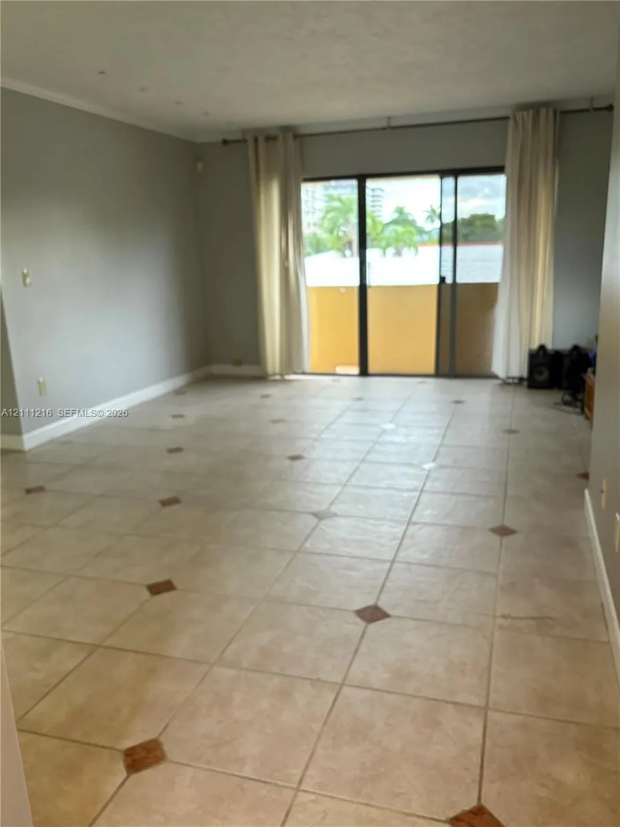 525 Coral Way #303