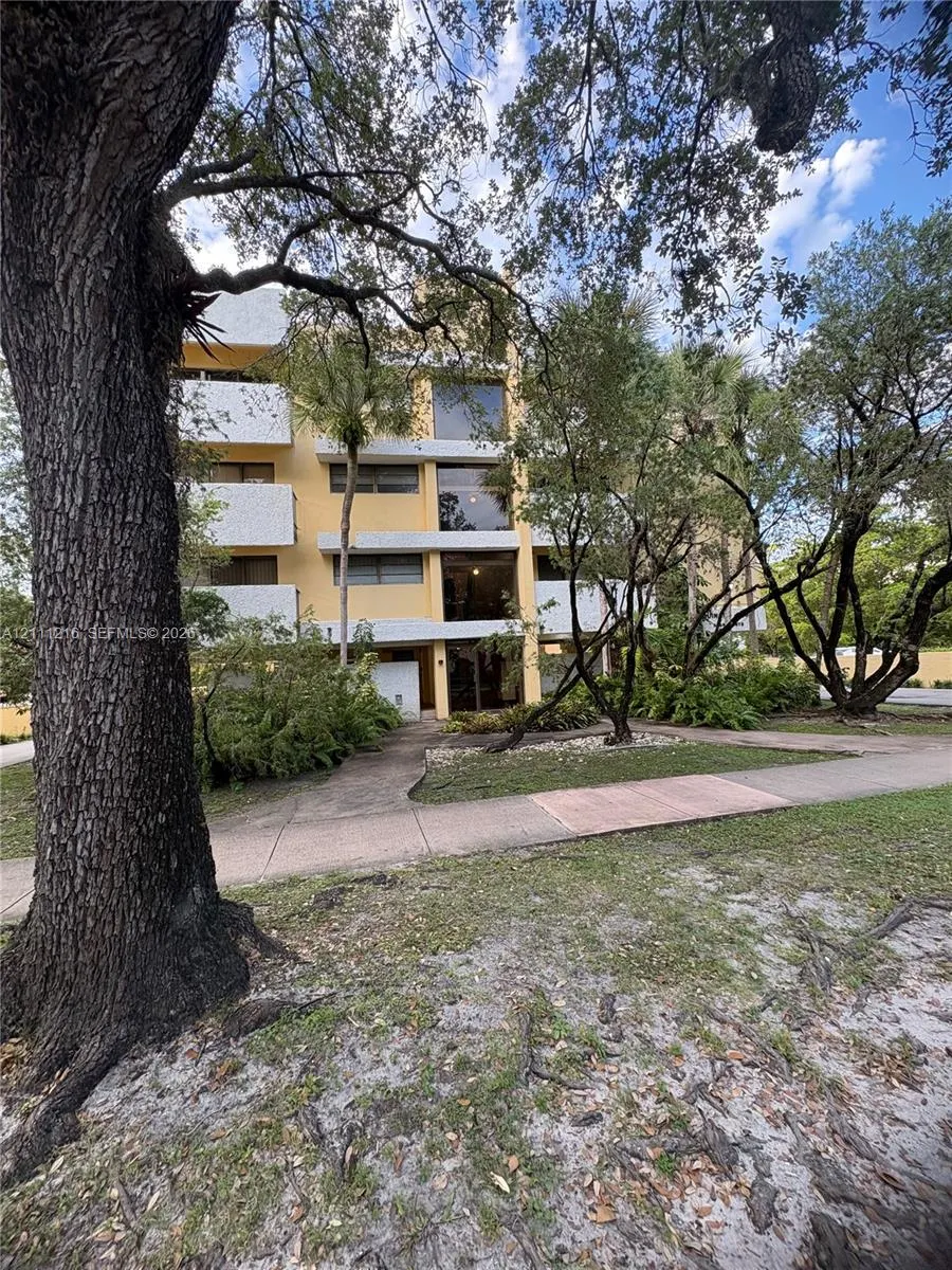 525 Coral Way #303