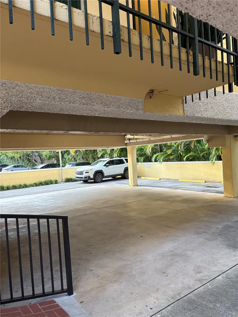525 Coral Way #303
