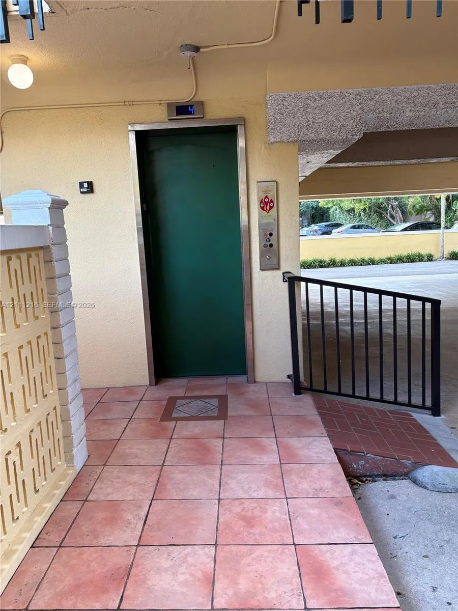 525 Coral Way #303