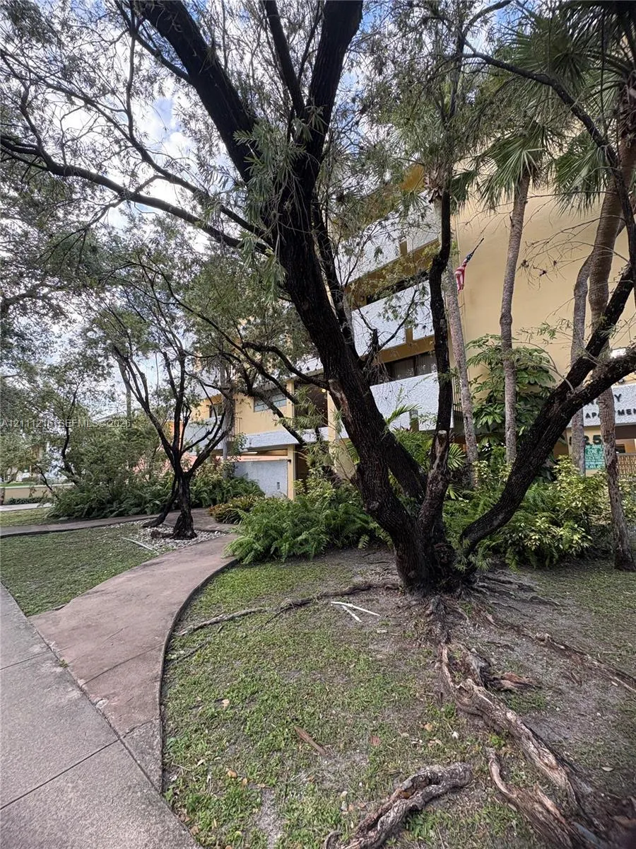 525 Coral Way #303