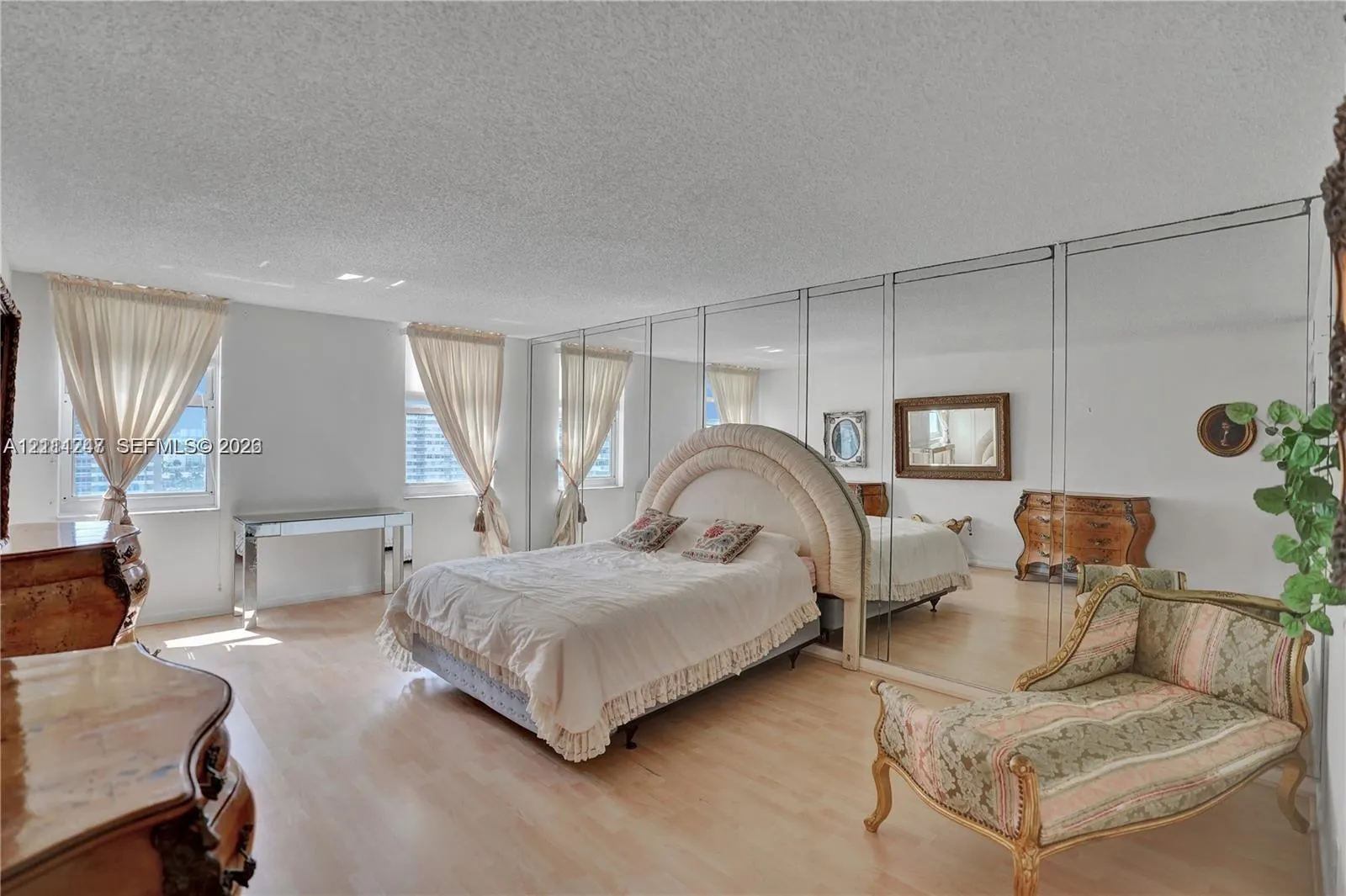 1920 S Ocean Drive #15B