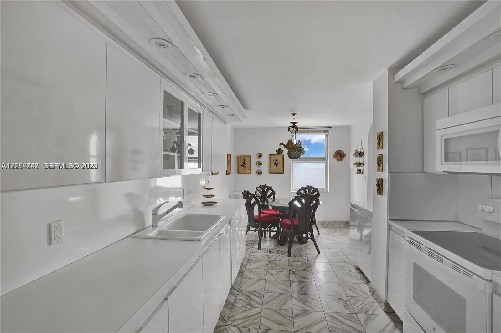 1920 S Ocean Drive #15B