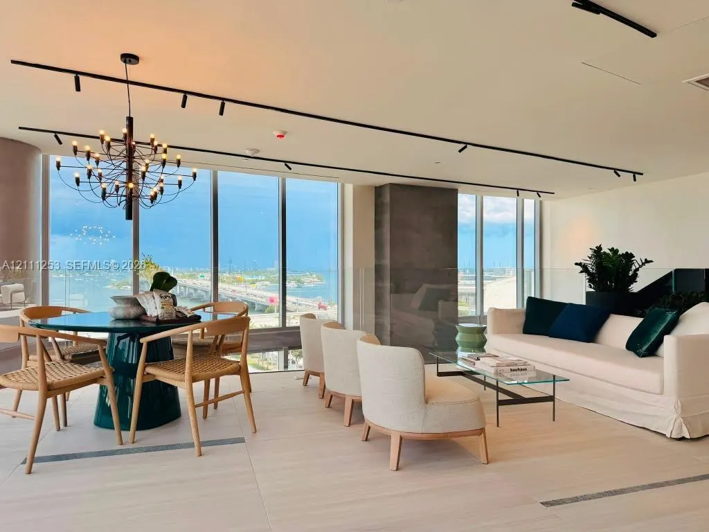 1400 Biscayne Boulevard #2707