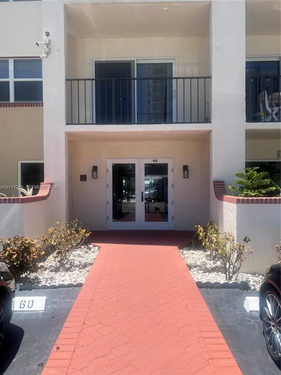 400 N Riverside Drive #305