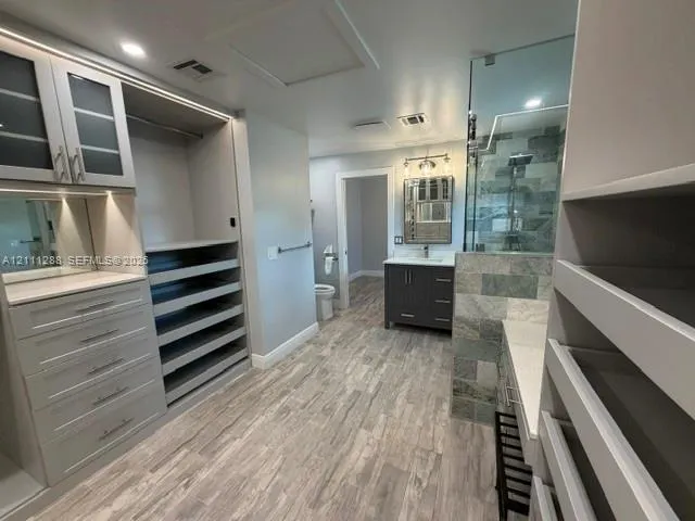 1033 NE 34th Street