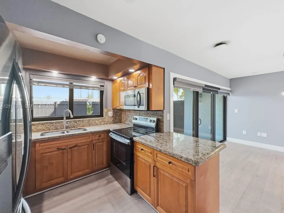 6518 Kendale Lakes Drive #809