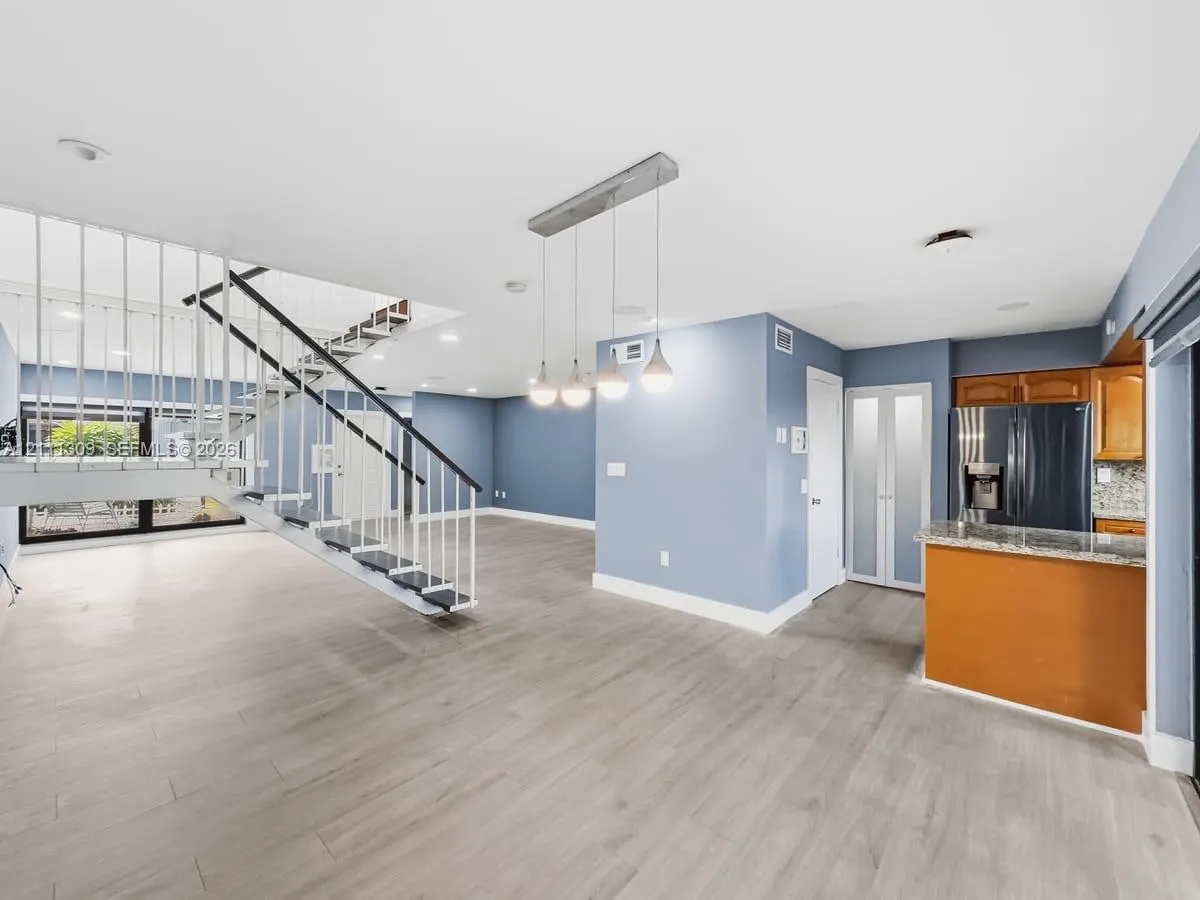 6518 Kendale Lakes Drive #809