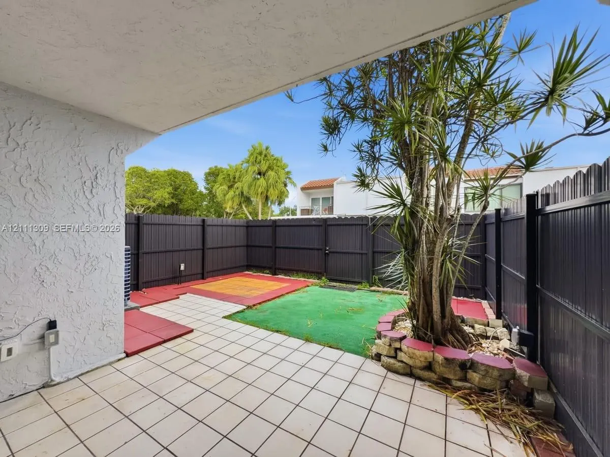 6518 Kendale Lakes Drive #809