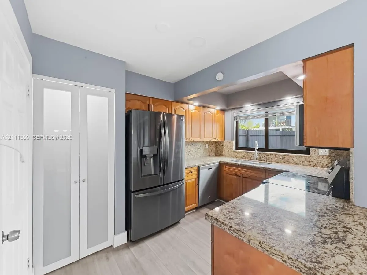 6518 Kendale Lakes Drive #809