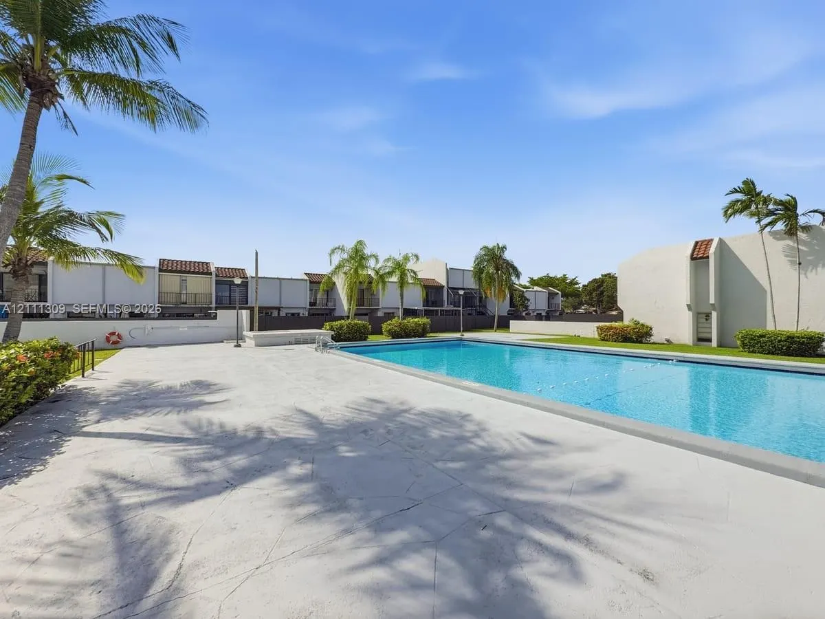 6518 Kendale Lakes Drive #809