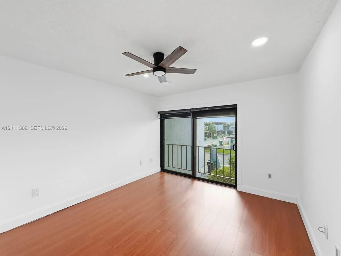 6518 Kendale Lakes Drive #809