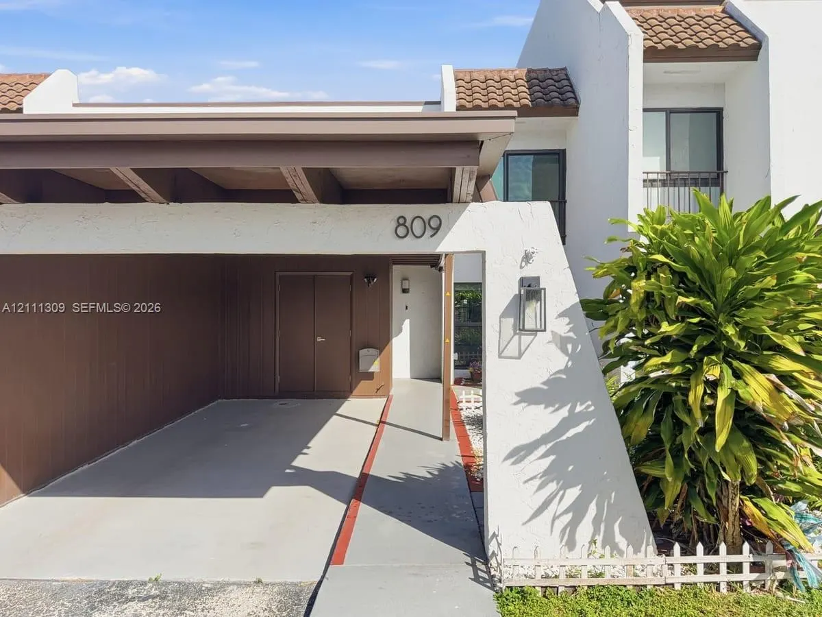 6518 Kendale Lakes Drive #809