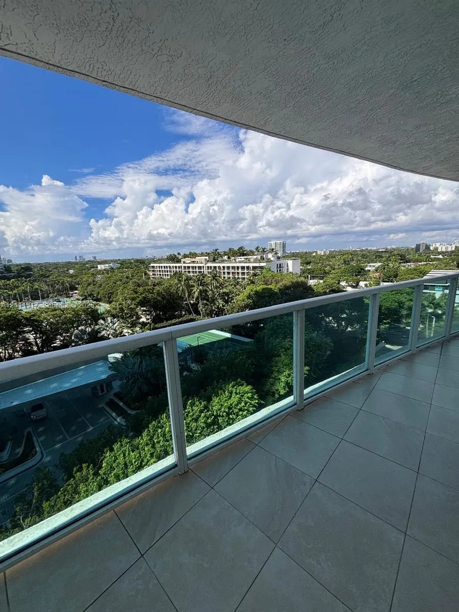 2101 Brickell Avenue #711