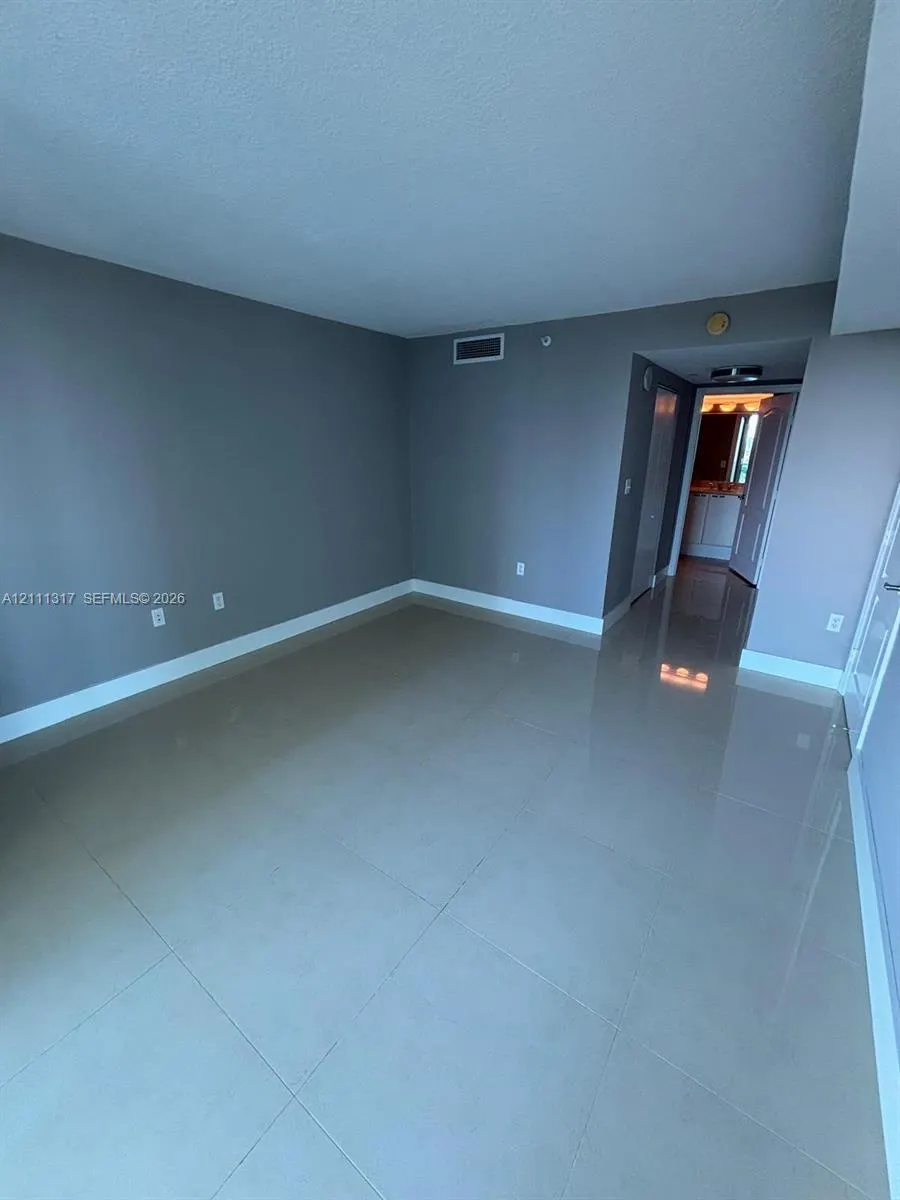 2101 Brickell Avenue #711