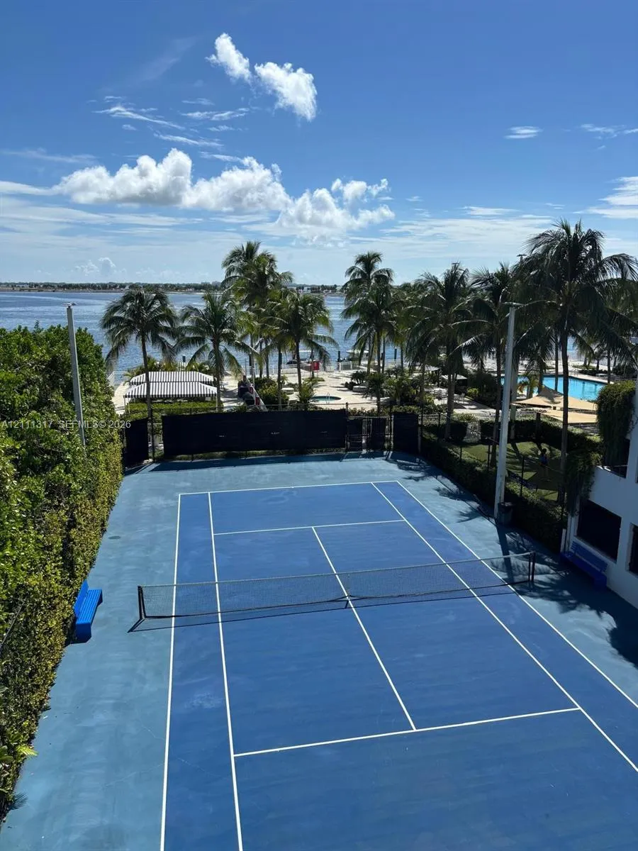 2101 Brickell Avenue #711