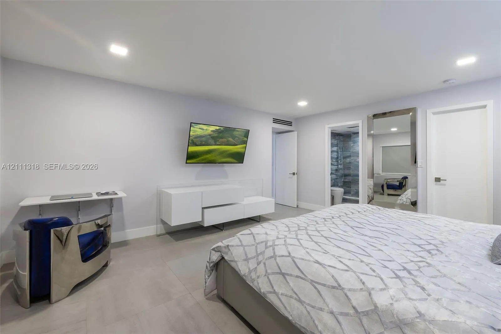 5415 Collins Avenue #202