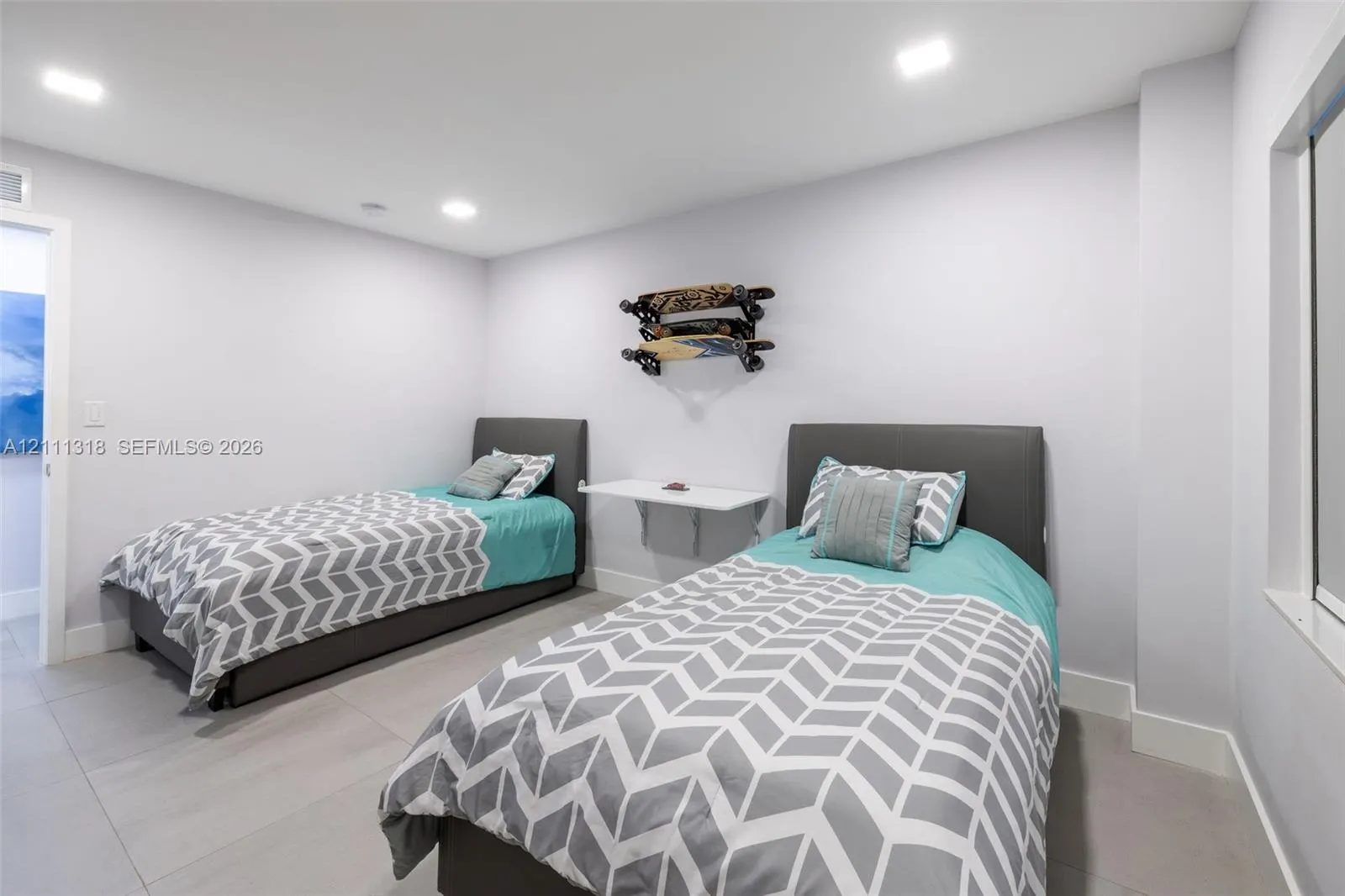 5415 Collins Avenue #202