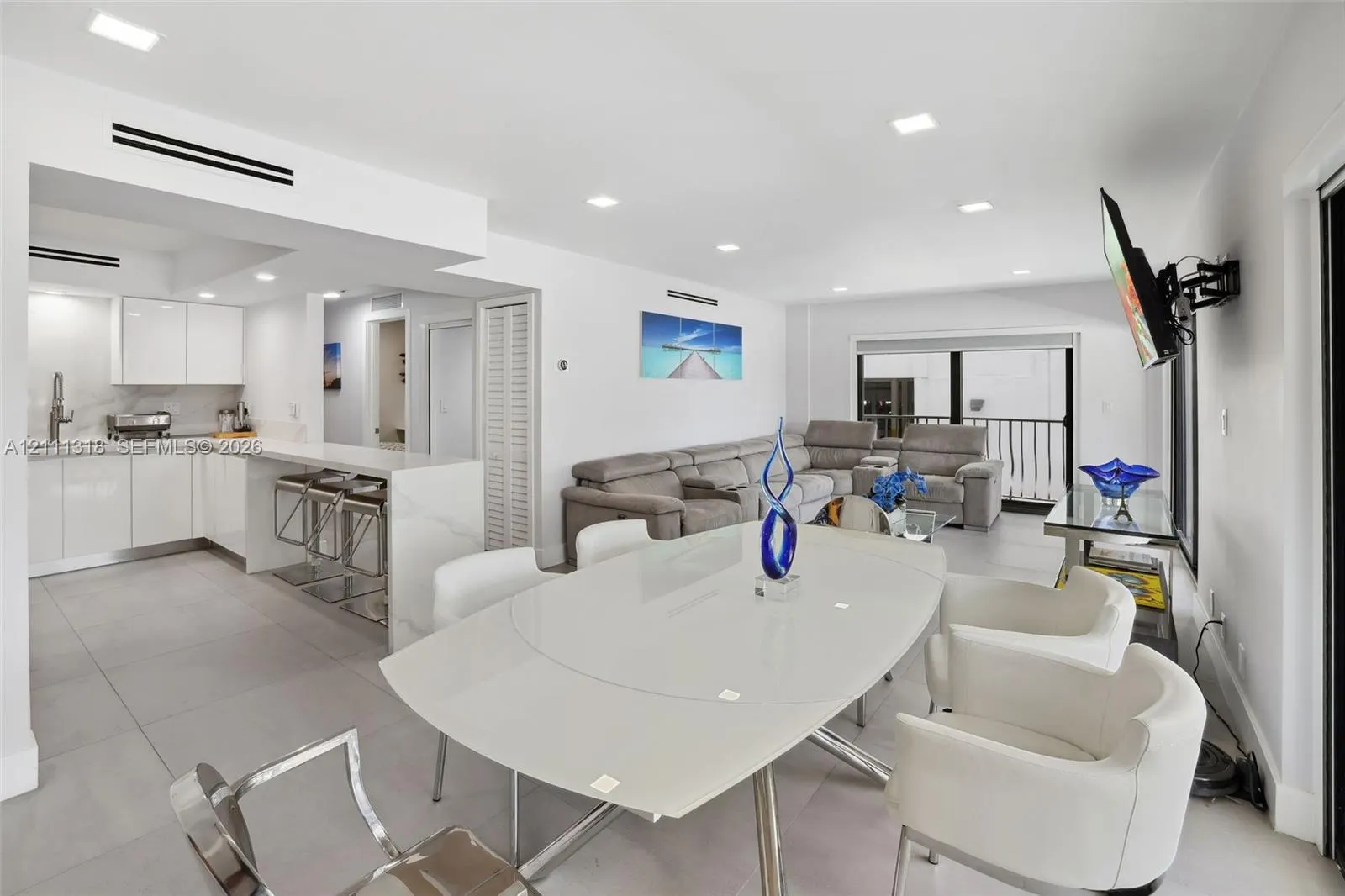 5415 Collins Avenue #202