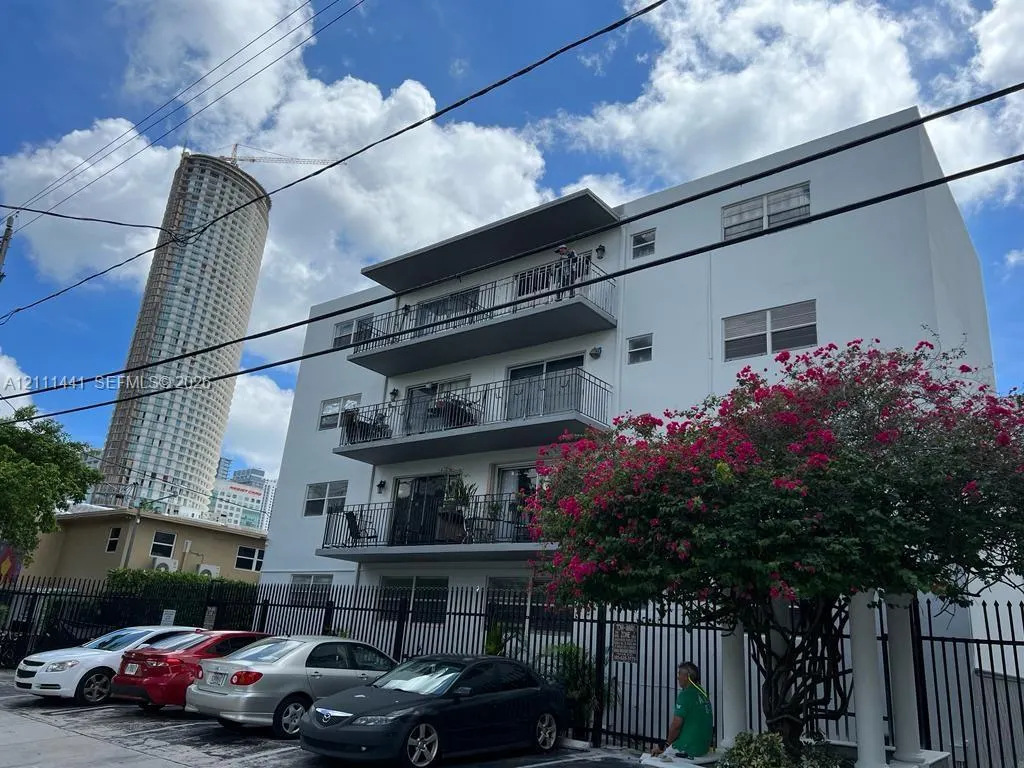 444 SW 4th Street #102