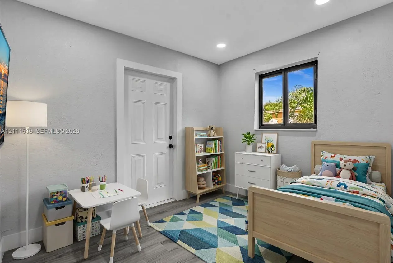 255 NE 41st Street