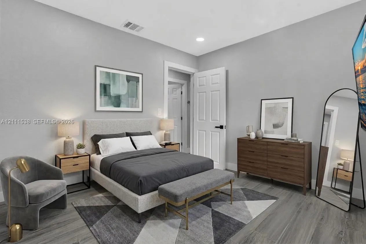 255 NE 41st Street