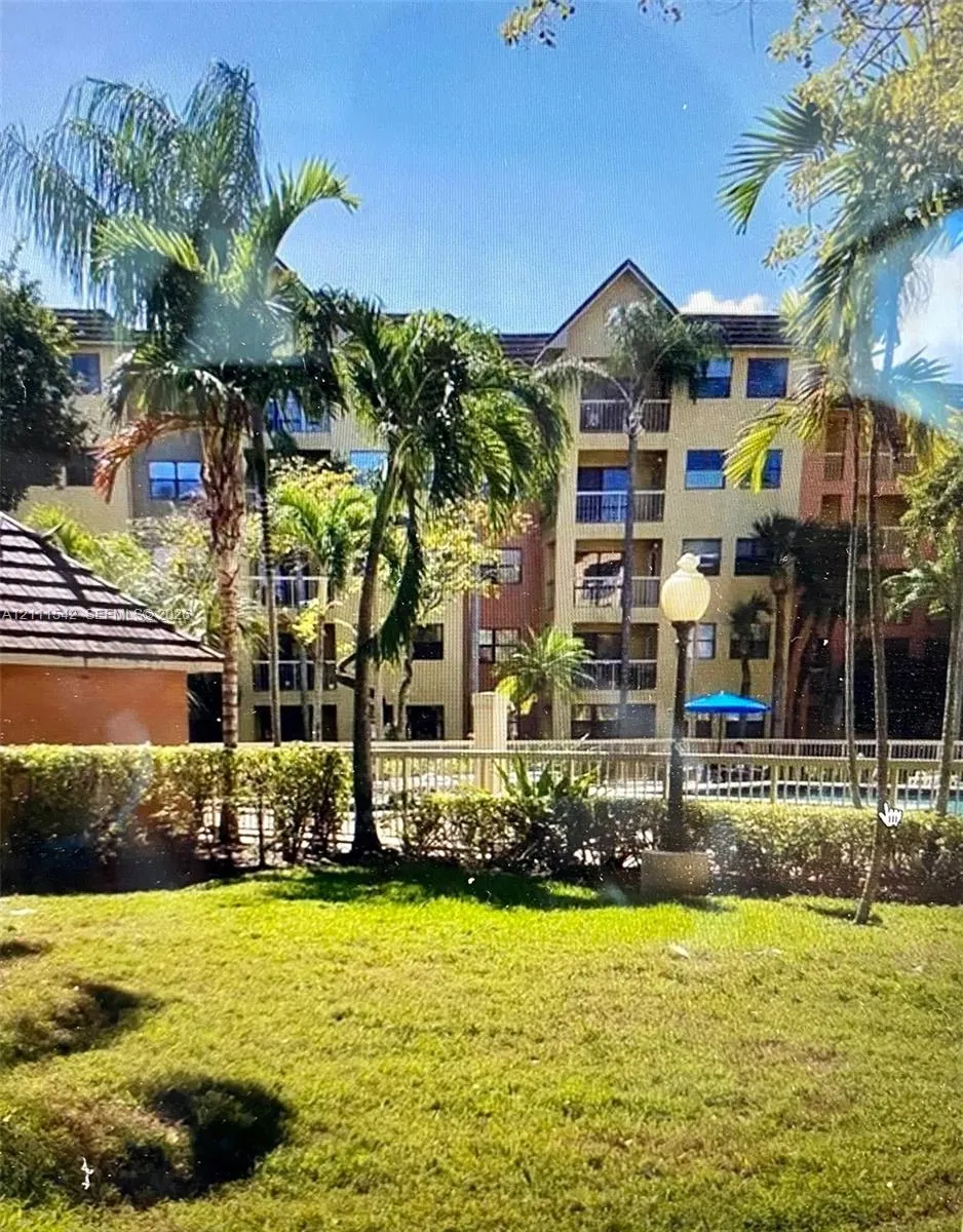8333 Lake Drive #404